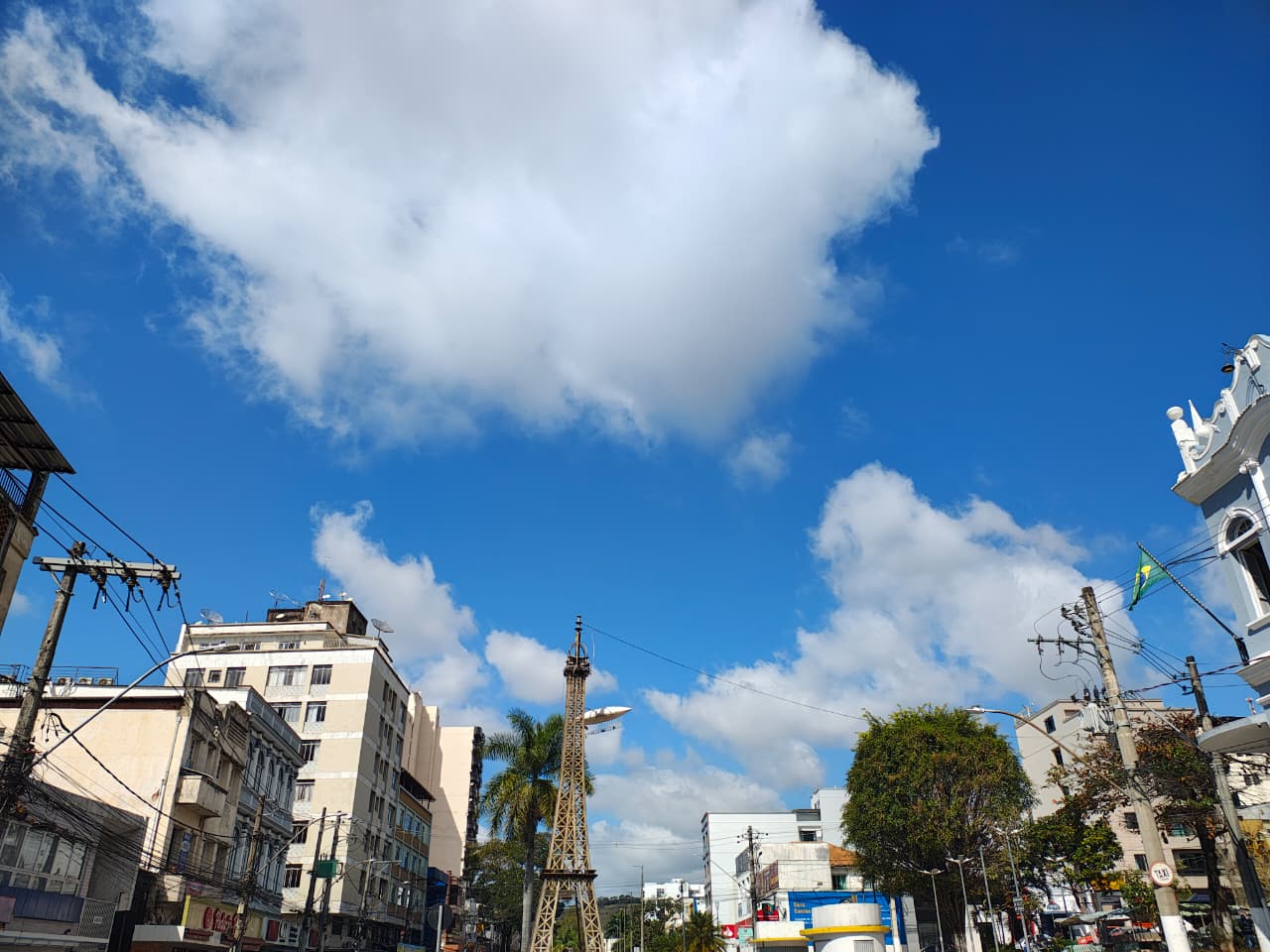 Final de semana será marcado por sol entre nuvens e possibilidade de pancadas de chuva em Santos Dumont